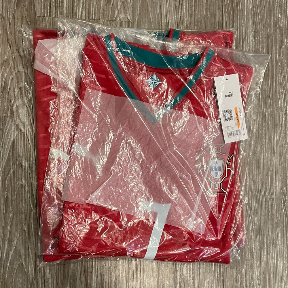 Puma Portugal Red Long Sleeve Jersey with green Trim - Ronaldo 7 - Picture 4 of 4
